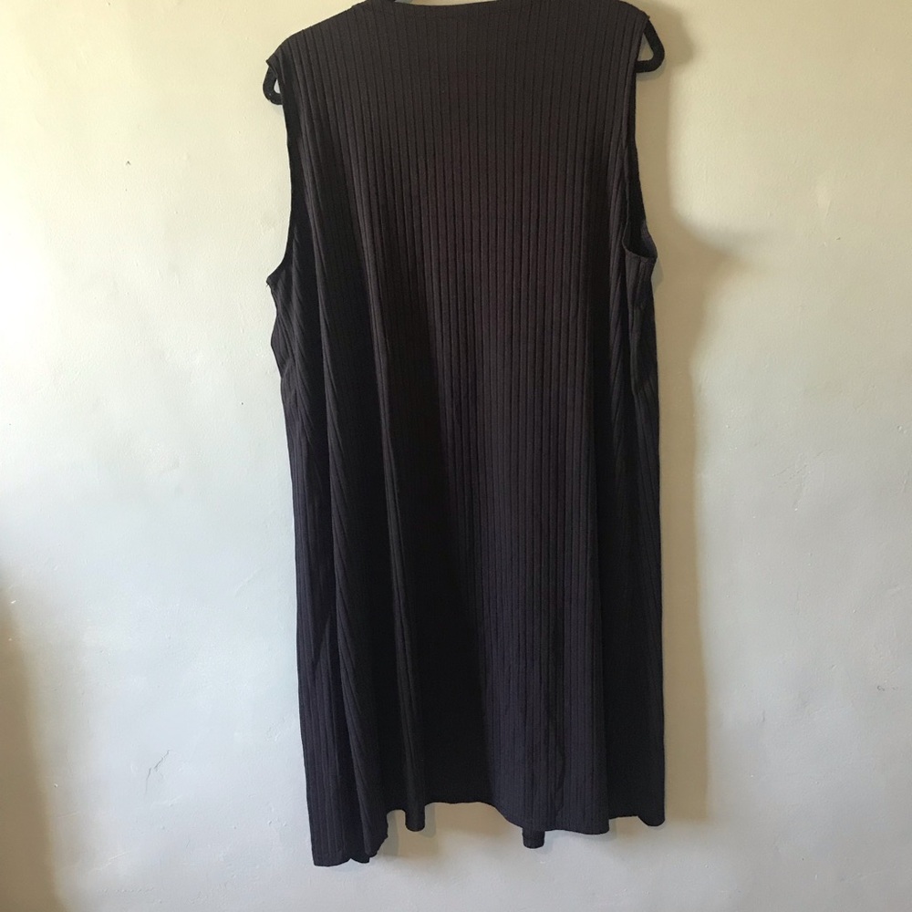 Long Sleeveless Ribbed Duster Vest in Black - Picture 3 of 4